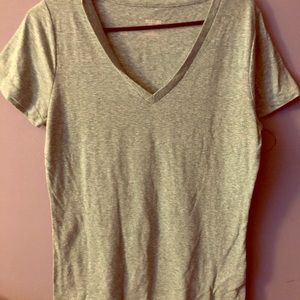 Green v-neck fitted tee